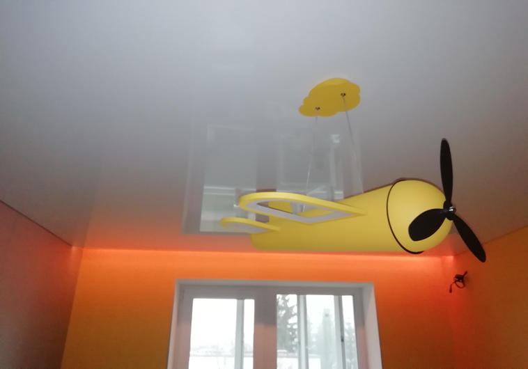 Варіант натяжної стелі в дитячу кімнату